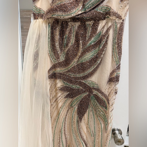 Elegant Sequin Evening Gown - Picture 3 of 7